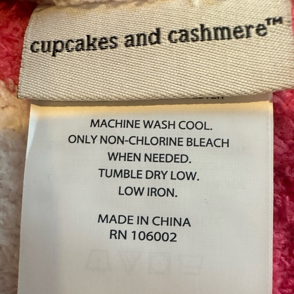 NWT Cupcakes and Cashmere Viral Tik Tok Pink Ghost Reversible Throw Blanket - Picture 4 of 6